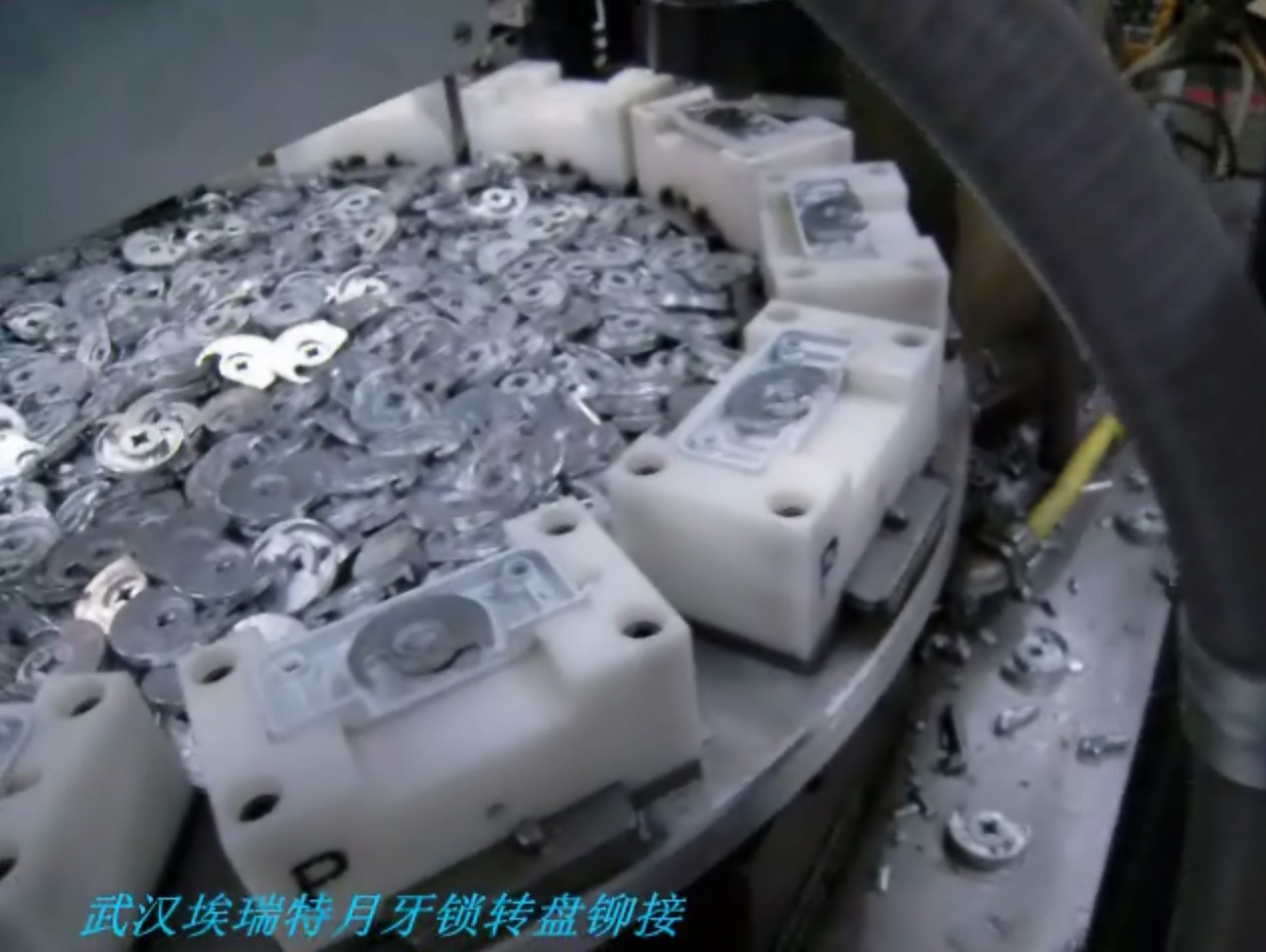 转盘月牙锁塑钢门窗铆接机