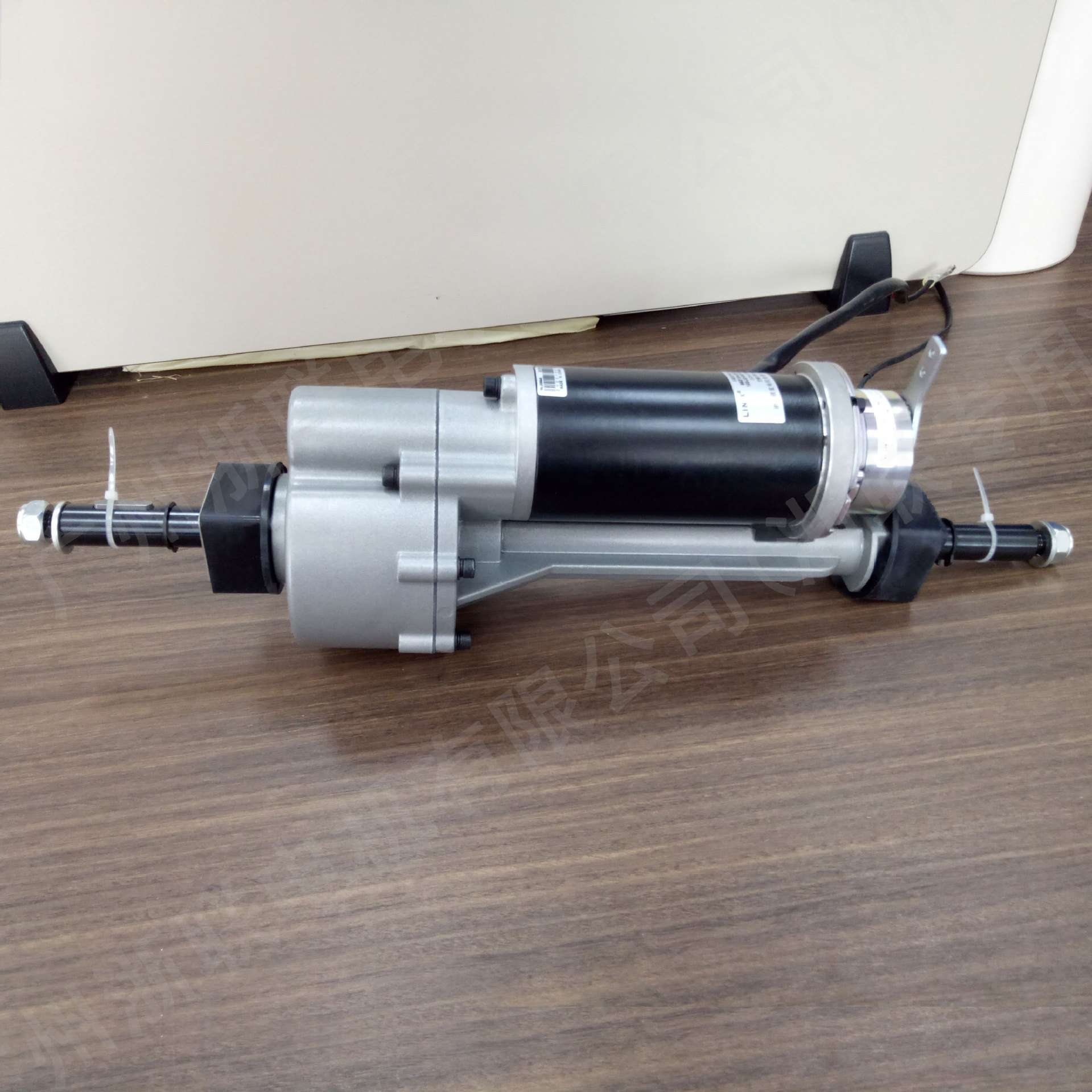 LINIX联宜、电动驱动桥、180W代步车后桥电机 68ZY24-180-B/105JD