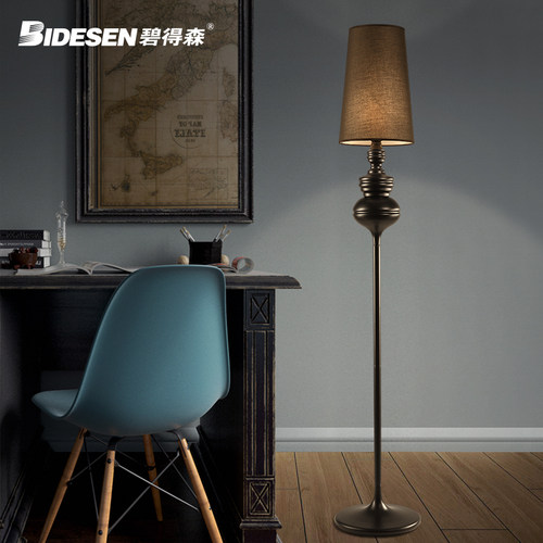 西班牙设计师落地灯个性时尚客厅书房卧室别墅酒店设计师卫士灯饰