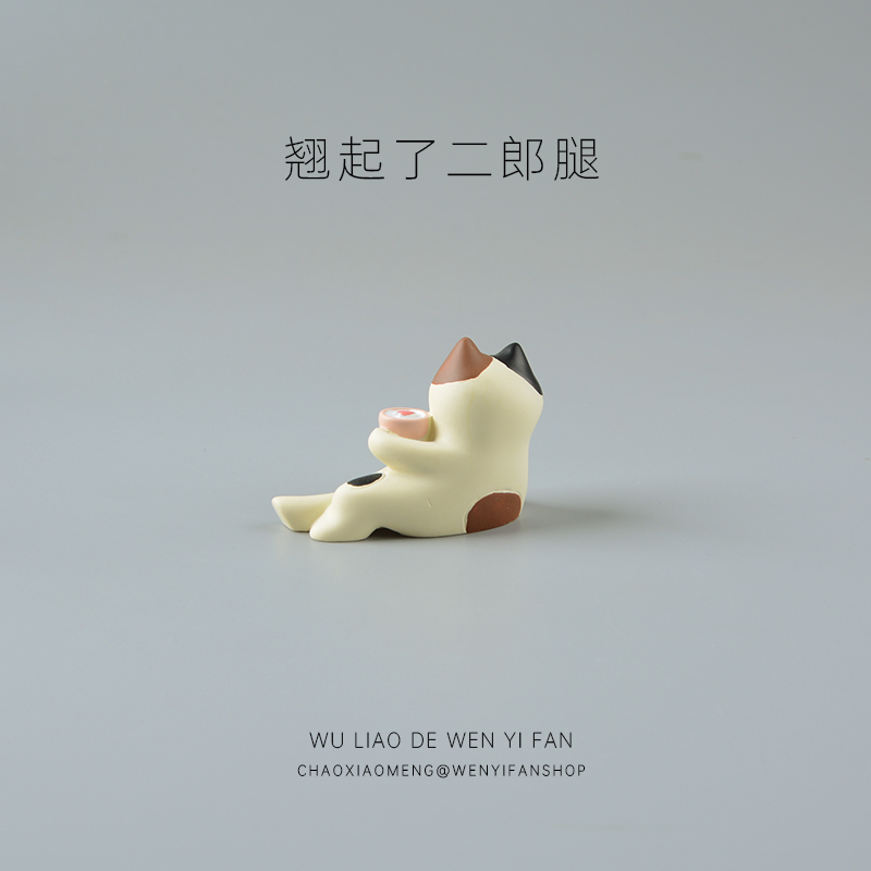 悠哉的喝着樱花酒猫咪可爱迷你桌面摆件办公桌电脑屏幕显示器车载