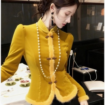 新中式姜黄色丝绒外套2025冬季独特漂亮轻熟高级感收腰毛边短上衣