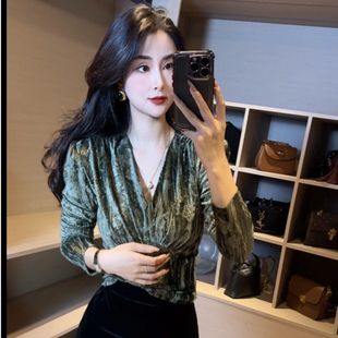设计感扭结V领短款收腰衬衫压花长袖上衣女冬装时尚风金丝绒小衫