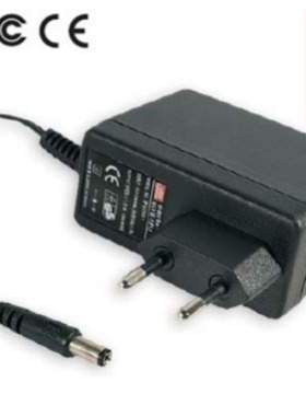 GS15E-4P1J  12~15W  AC-DC桌上型单输出充电器