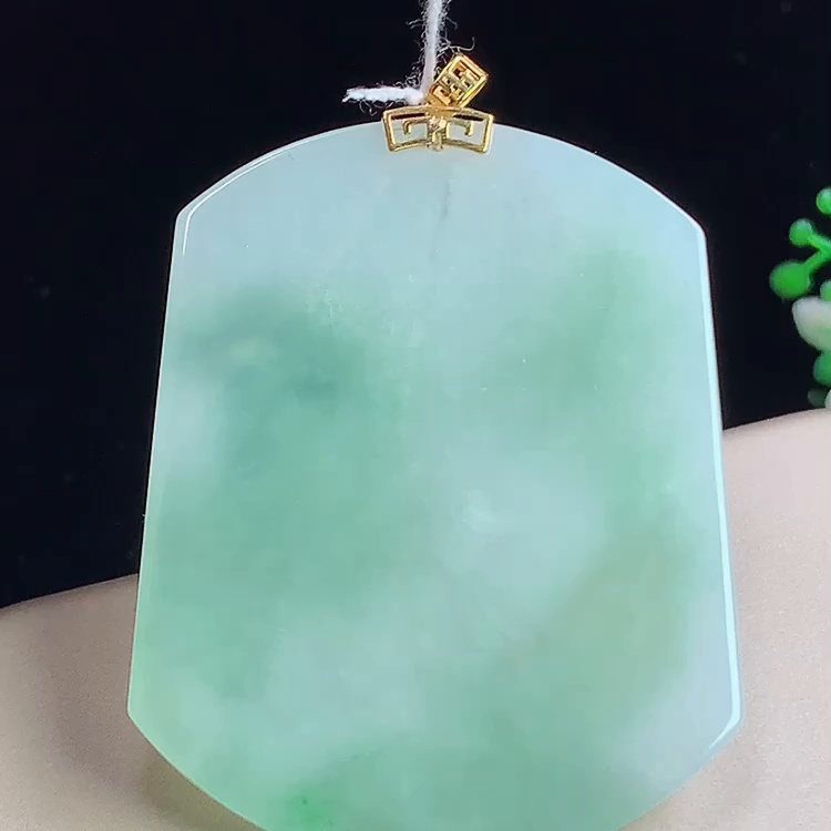 缅甸翡翠无事牌镶金玉吊坠天然玉