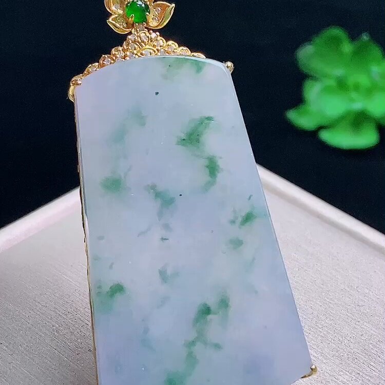 缅甸翡翠无事牌镶金玉吊坠天然玉