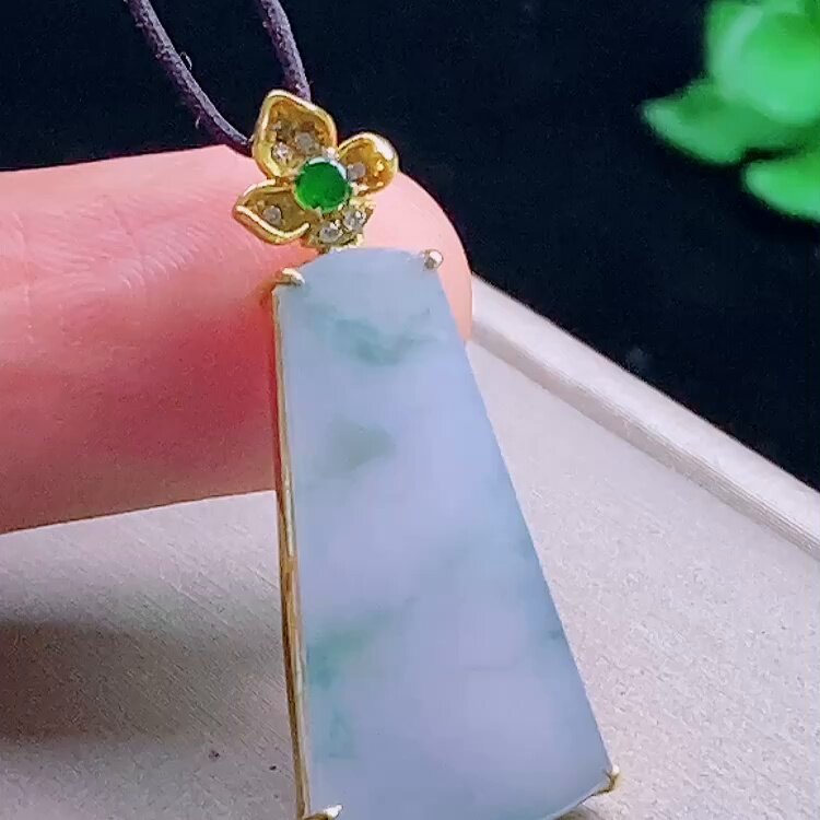 缅甸翡翠无事牌镶金玉吊坠天然玉