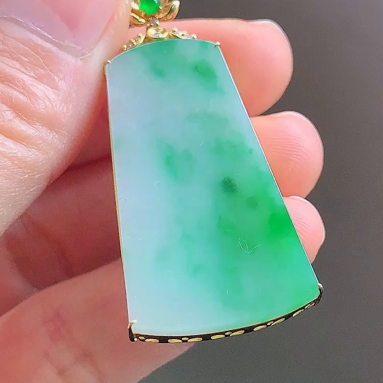 缅甸翡翠无事牌镶金玉吊坠天然玉
