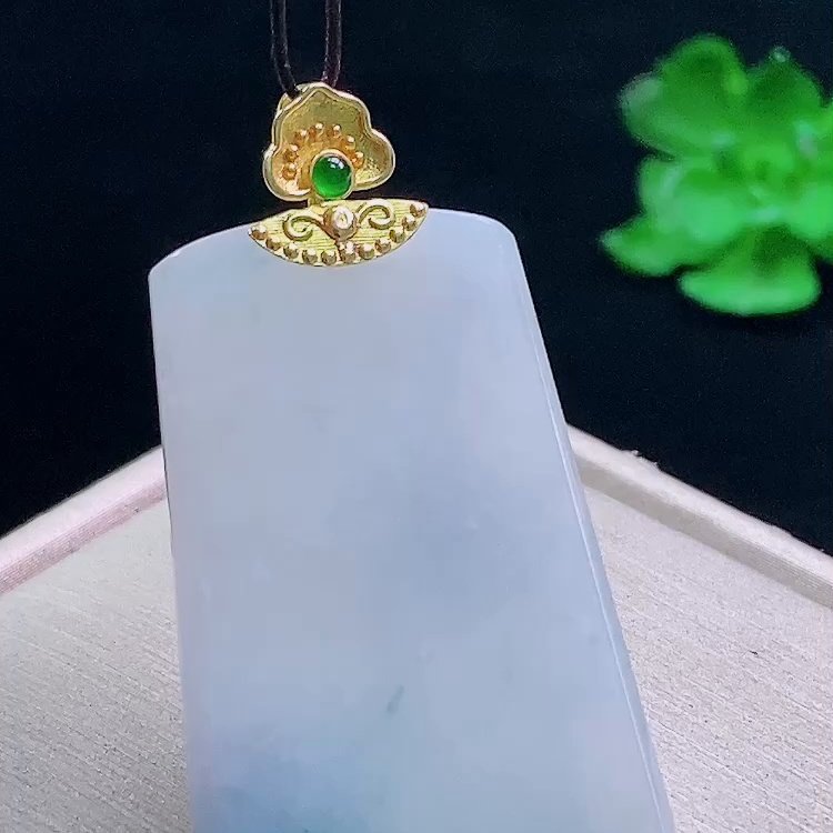 缅甸翡翠无事牌镶金玉吊坠天然玉