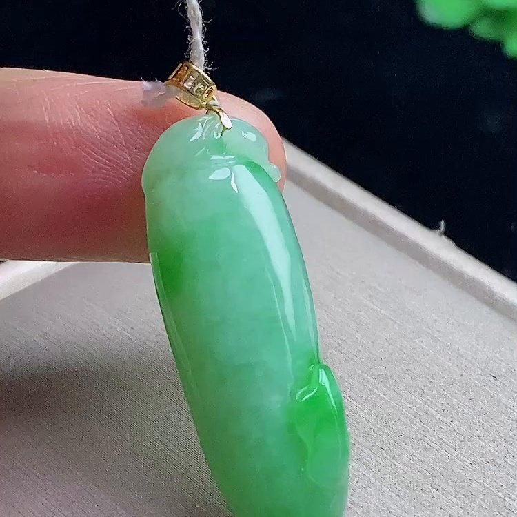 缅甸翡翠福瓜镶金玉吊坠天然玉石