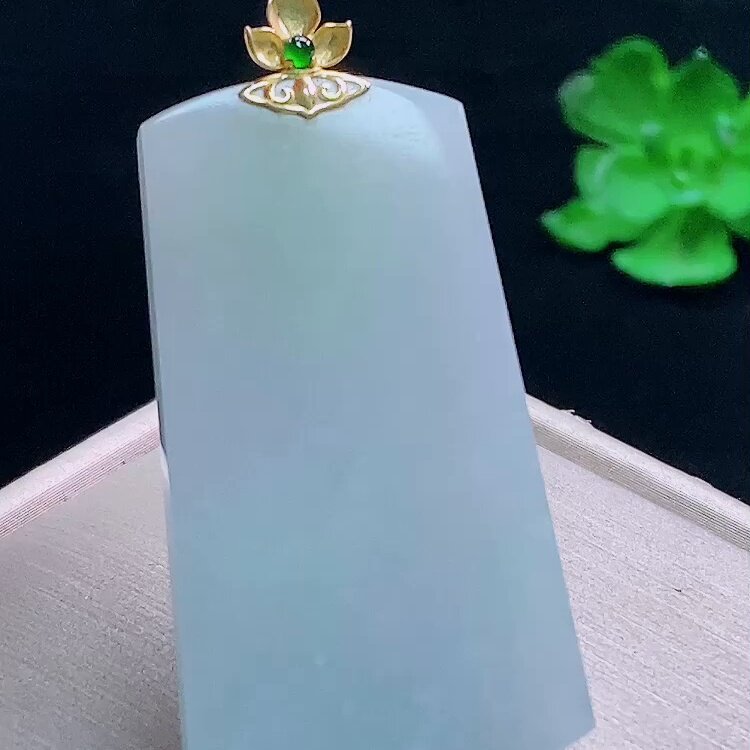 缅甸翡翠无事牌镶金玉吊坠天然玉