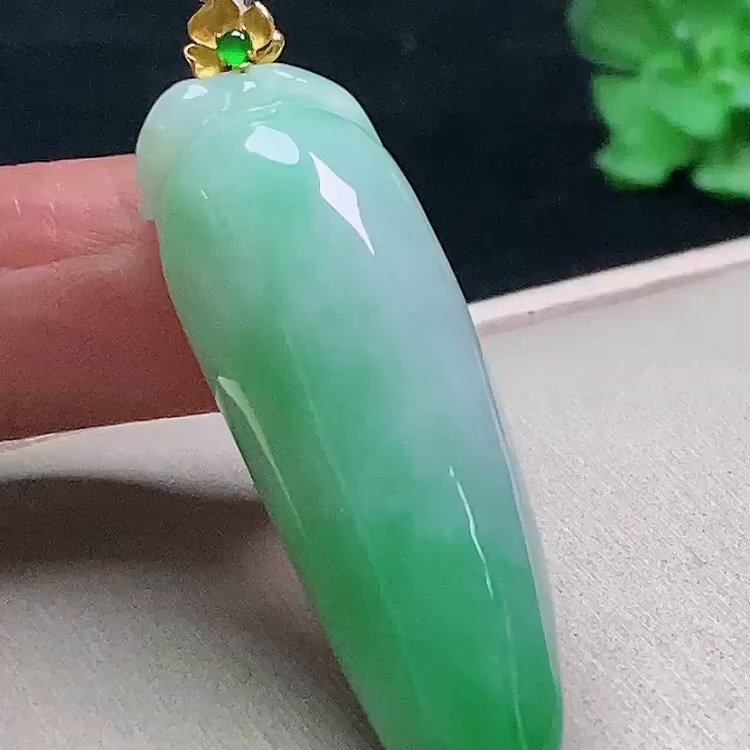 缅甸翡翠福瓜镶金玉吊坠天然玉石A货18K金镶嵌冰种飘绿收藏0109