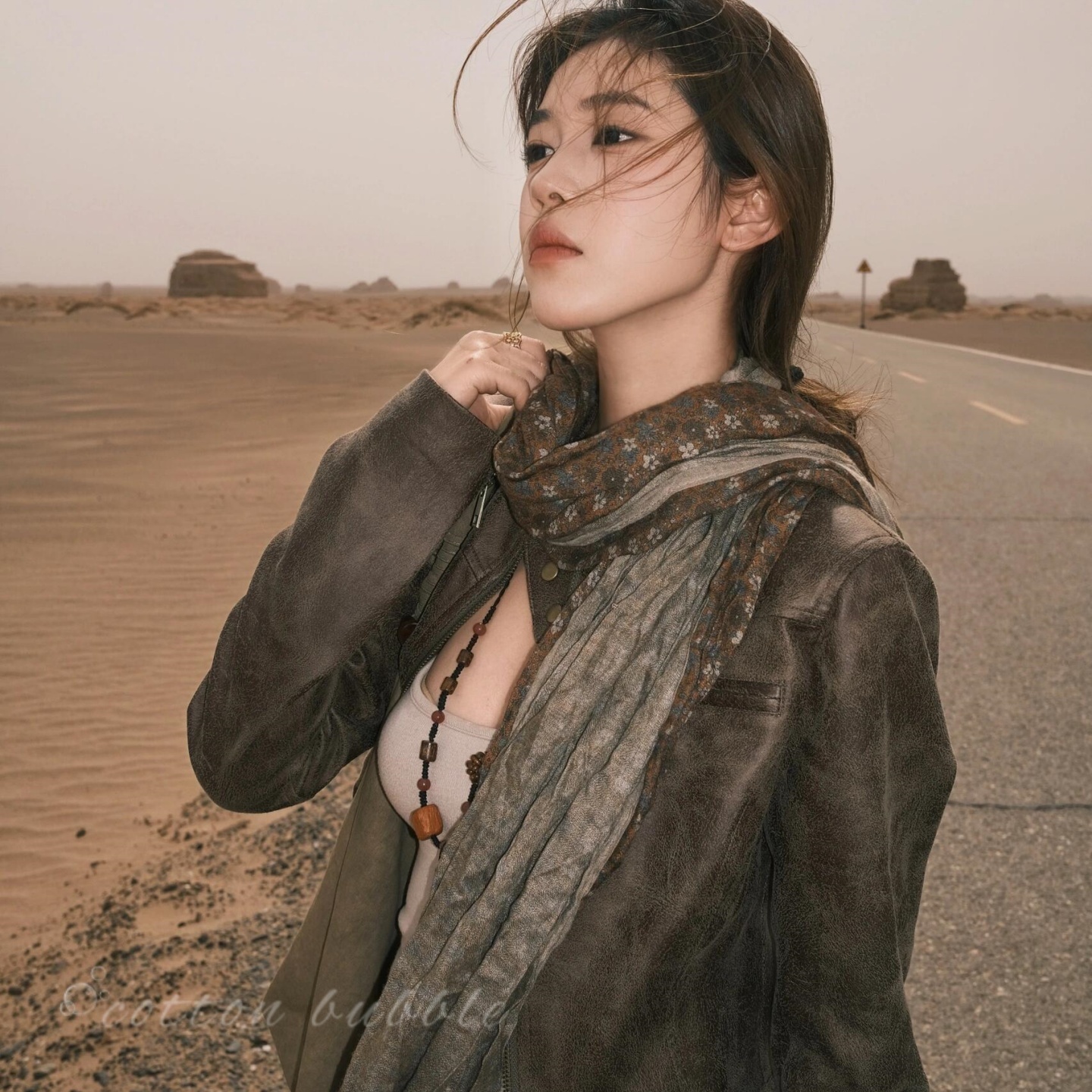 复古民族风皱褶披肩围巾云南配饰文艺棉麻拼接丝巾秋冬季百搭围脖