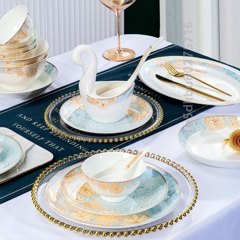 景德镇骨瓷餐具碗盘碟组合乔迁送礼轻奢风陶瓷碗釉下彩餐具套装