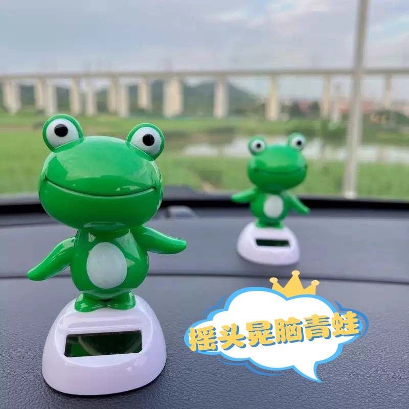 汽车太阳能青蛙摆件卡通公仔