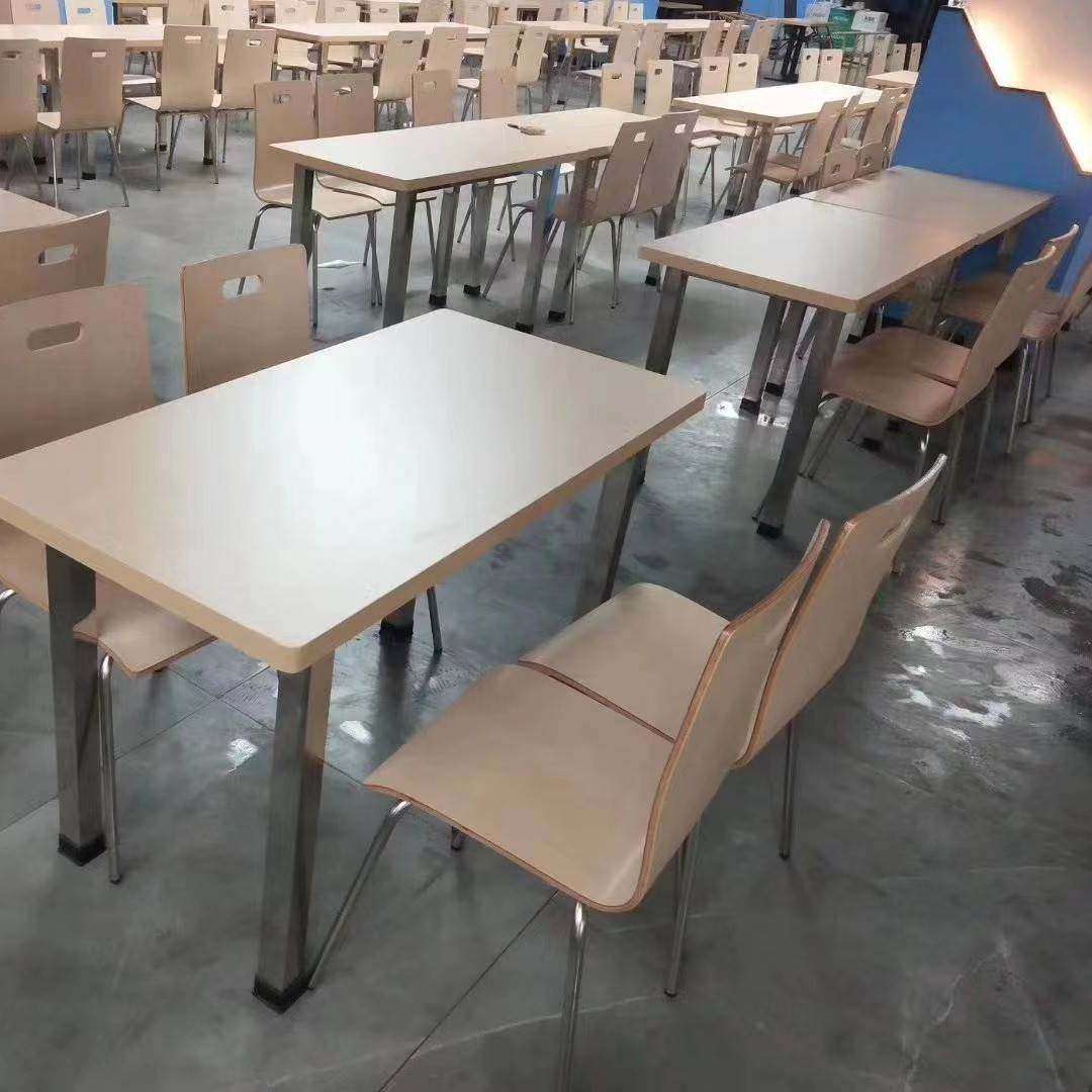 曲木连体椅餐桌曲木椅餐桌厂家供应工厂学校食堂餐桌餐饮食堂餐桌