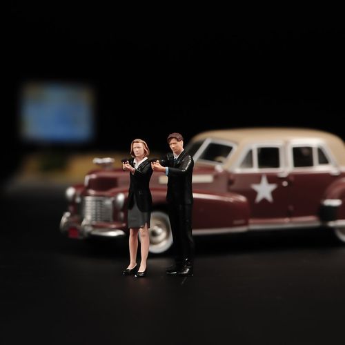 1/64/43 人偶X档案 穆德和史考莉两人组微缩场景微拍车模型搭小人