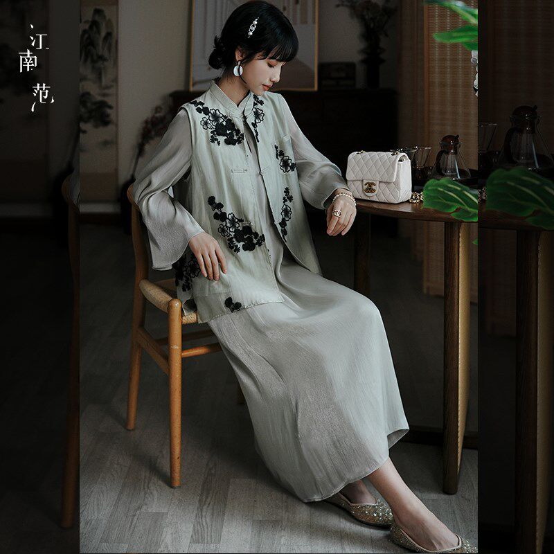 江南范新式改良马甲连衣裙两件套长款旗袍设计感时尚年轻款2023