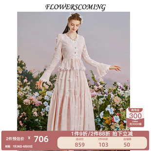 女 花儿开了2025春季 新款 针织镂空刺绣法式 甜美气质上衣半身裙套装