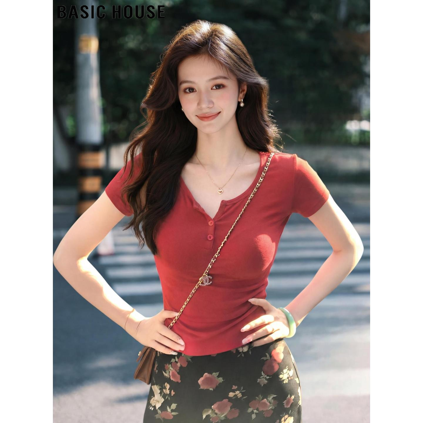 Basic House/百家好辣妹修身红色V领短袖T恤女夏季短款掐腰小上衣