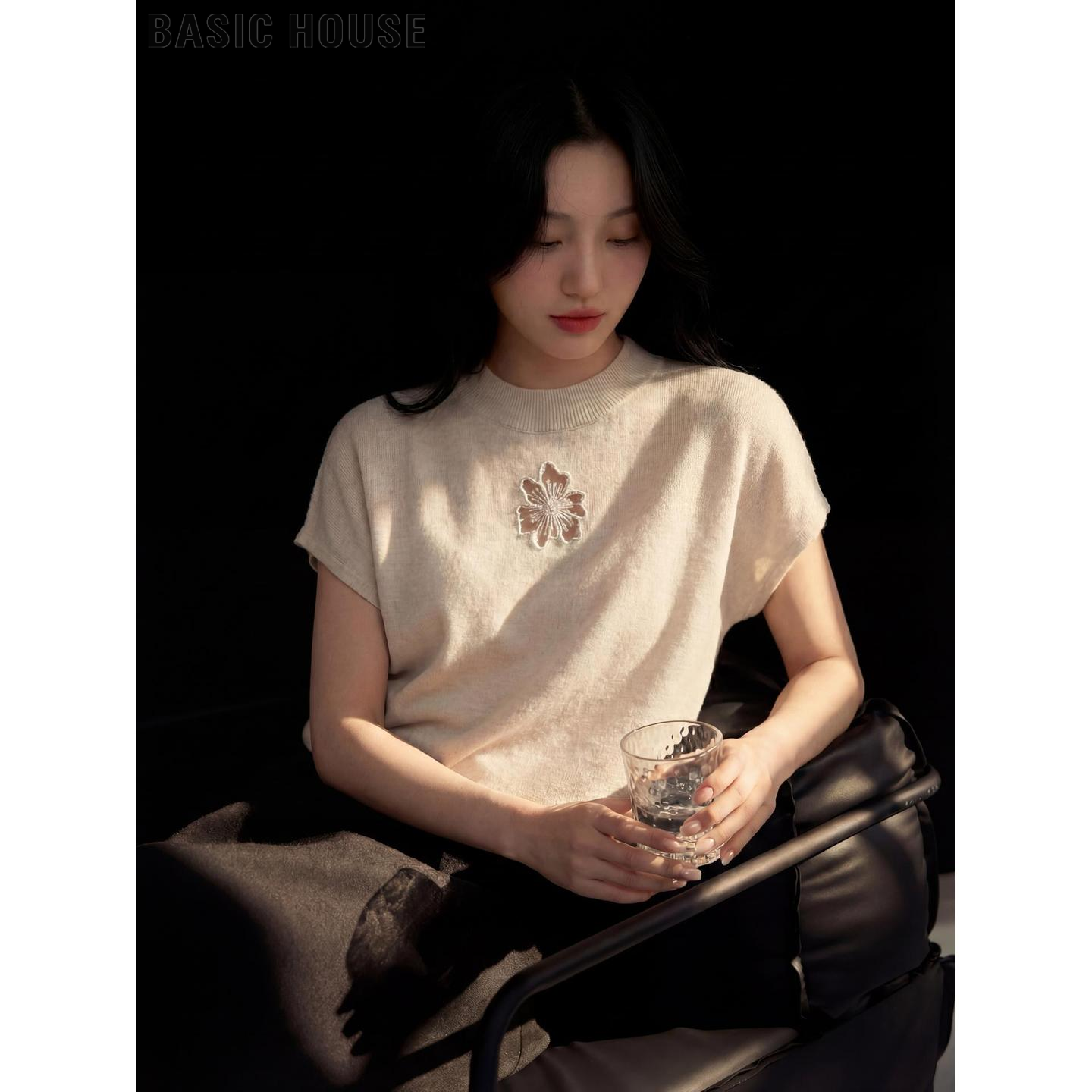 Basic House/百家好复古杏色刺绣圆领短袖针织衫女夏季小飞袖上衣