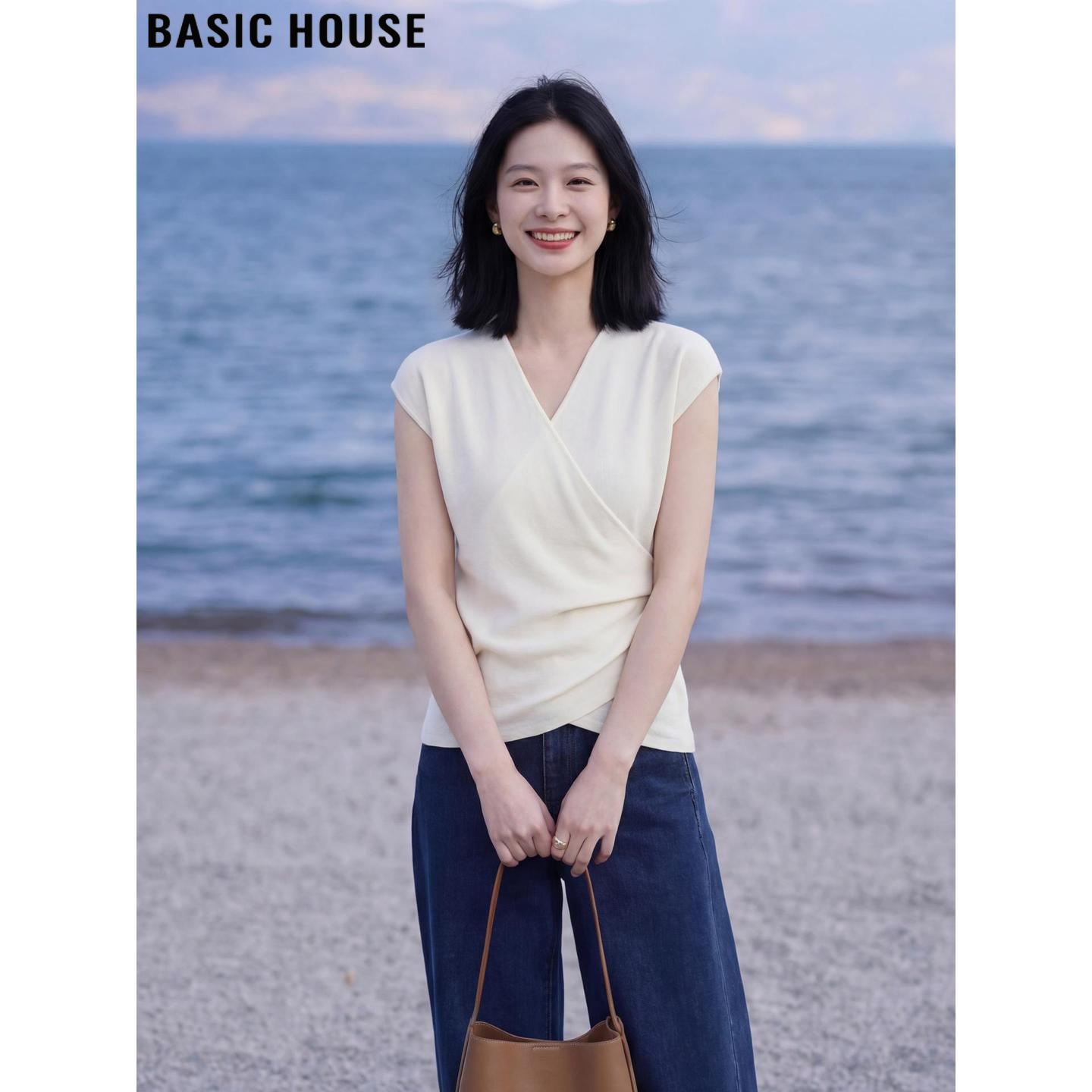 Basic House/百家好白色交叉V领无袖针织衫女夏季设计感收腰上衣