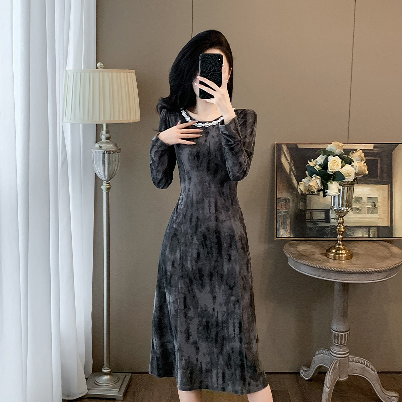 法式轻熟风气质长袖连衣裙女秋季高级感超好看收腰显瘦A字中长裙