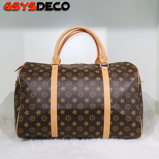 全屋定制家具衣柜样板房衣帽间包包旅行箱手提箱装 饰道具摆件