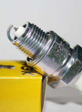 NGK铂金火花塞适用于两冲程DIO18期24期28期34期35期AG100摩托车