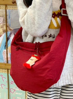 红色包包女款斜挎包通勤百搭布包女孩纯色单肩包女学生可爱腋下包