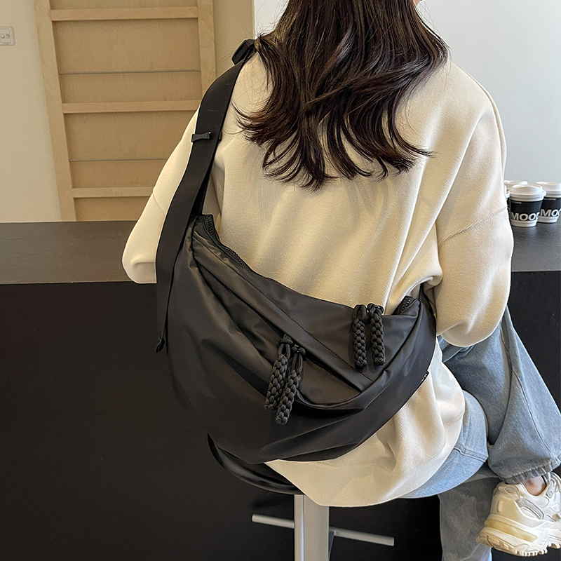 男女同款户外斜挎包防泼水