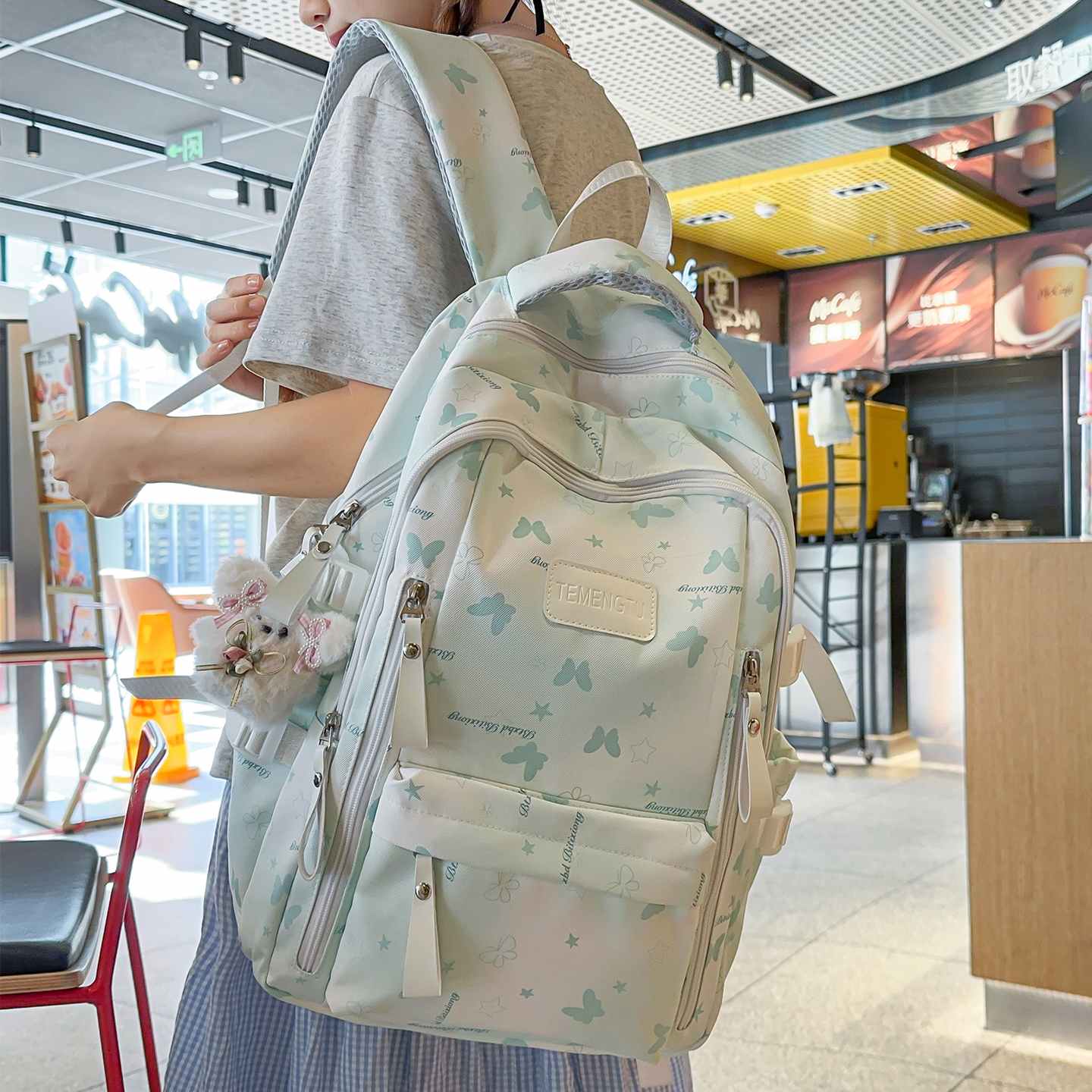 高颜值大容量学生双肩包