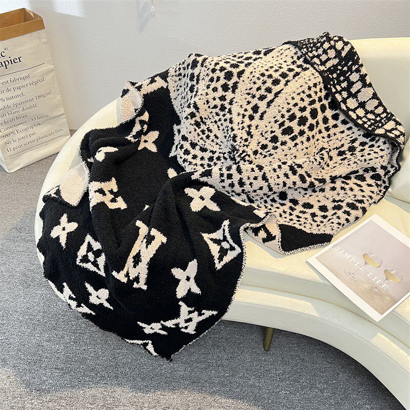 轻奢高级秋冬软绵绵半边绒毯加厚针织设计款盖毯午休披肩休闲绒毯