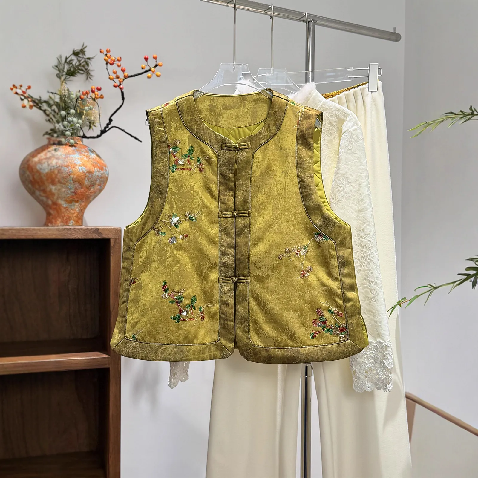 新中式国风织锦缎盘扣马甲女精致花鸟刺绣无袖外搭2025秋冬季上衣