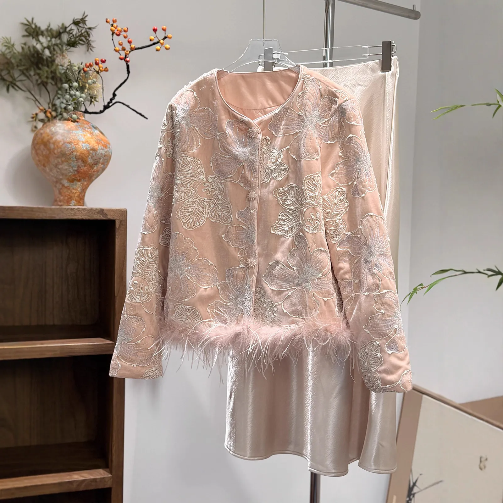 新中式国风刺绣粉色高端丝绒外套女装2025秋新款高级感鸵鸟毛上衣