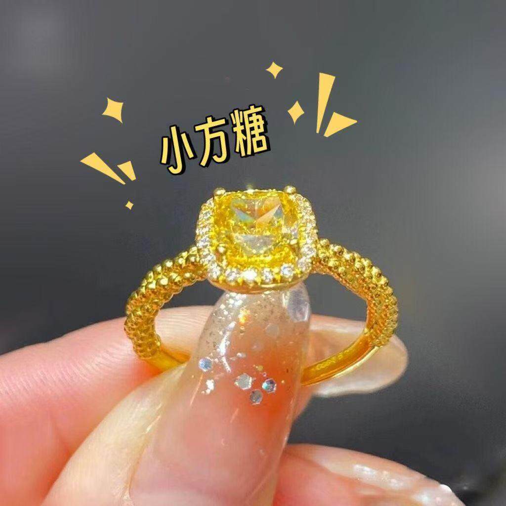 2026年新爆款甜蜜黄钻小方糖戒指女精致时尚食指戒可调节高级感指