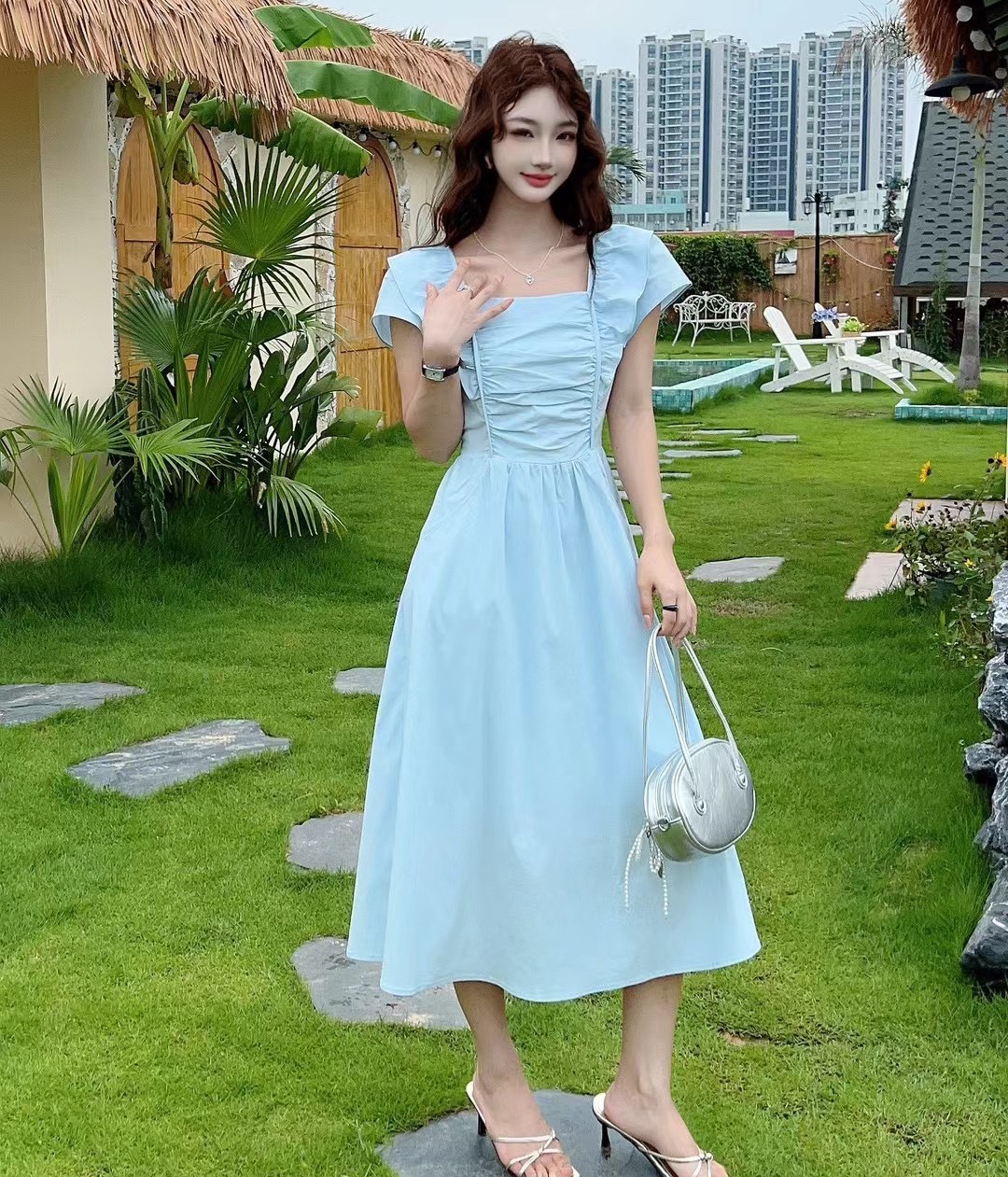 法式茶歇小飞袖连衣裙女2025夏款小个子方领气质收腰高级感中长裙