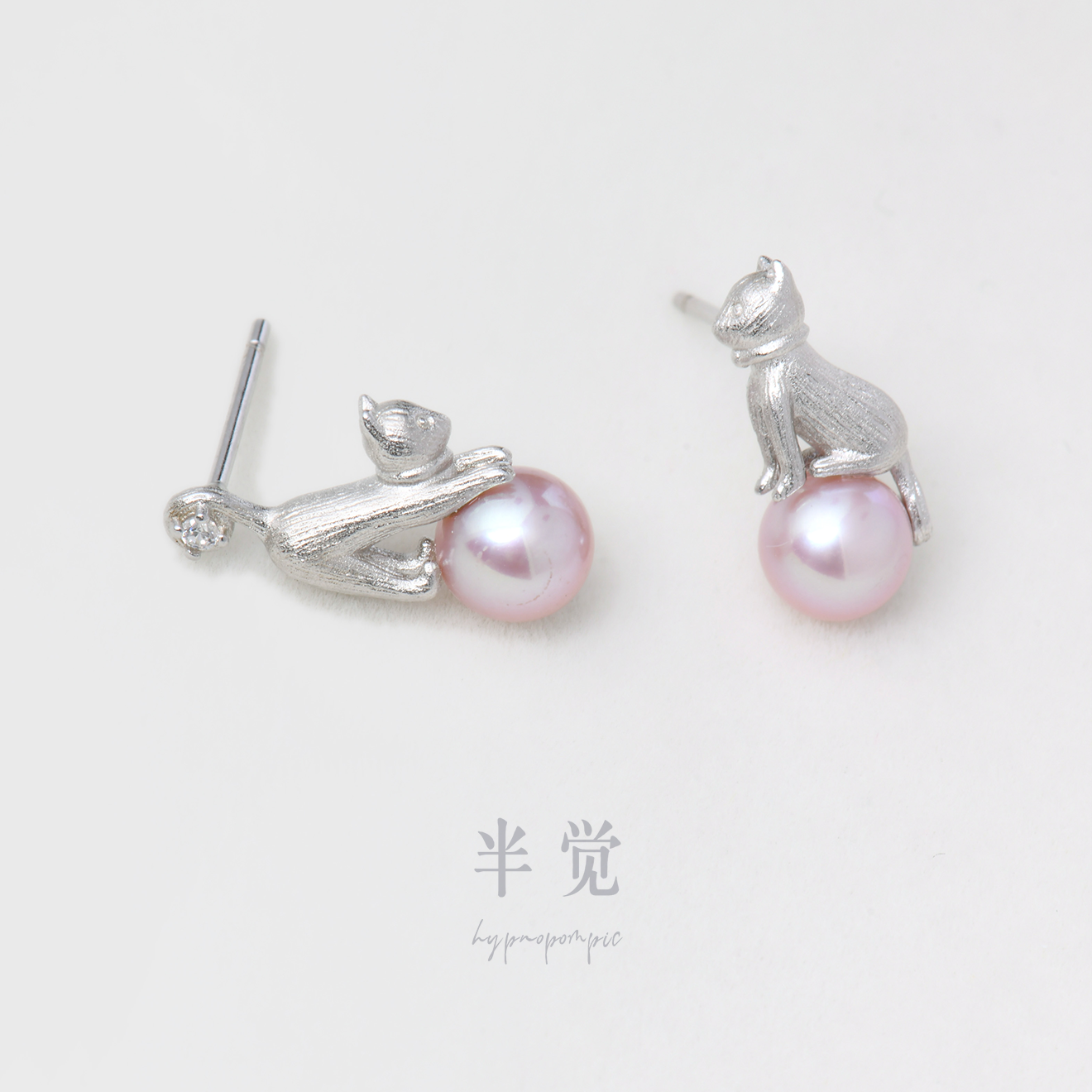 半觉可可爱爱草莓精选炫彩双猫戏珠淡水珍珠纯银经典绝美百搭耳钉