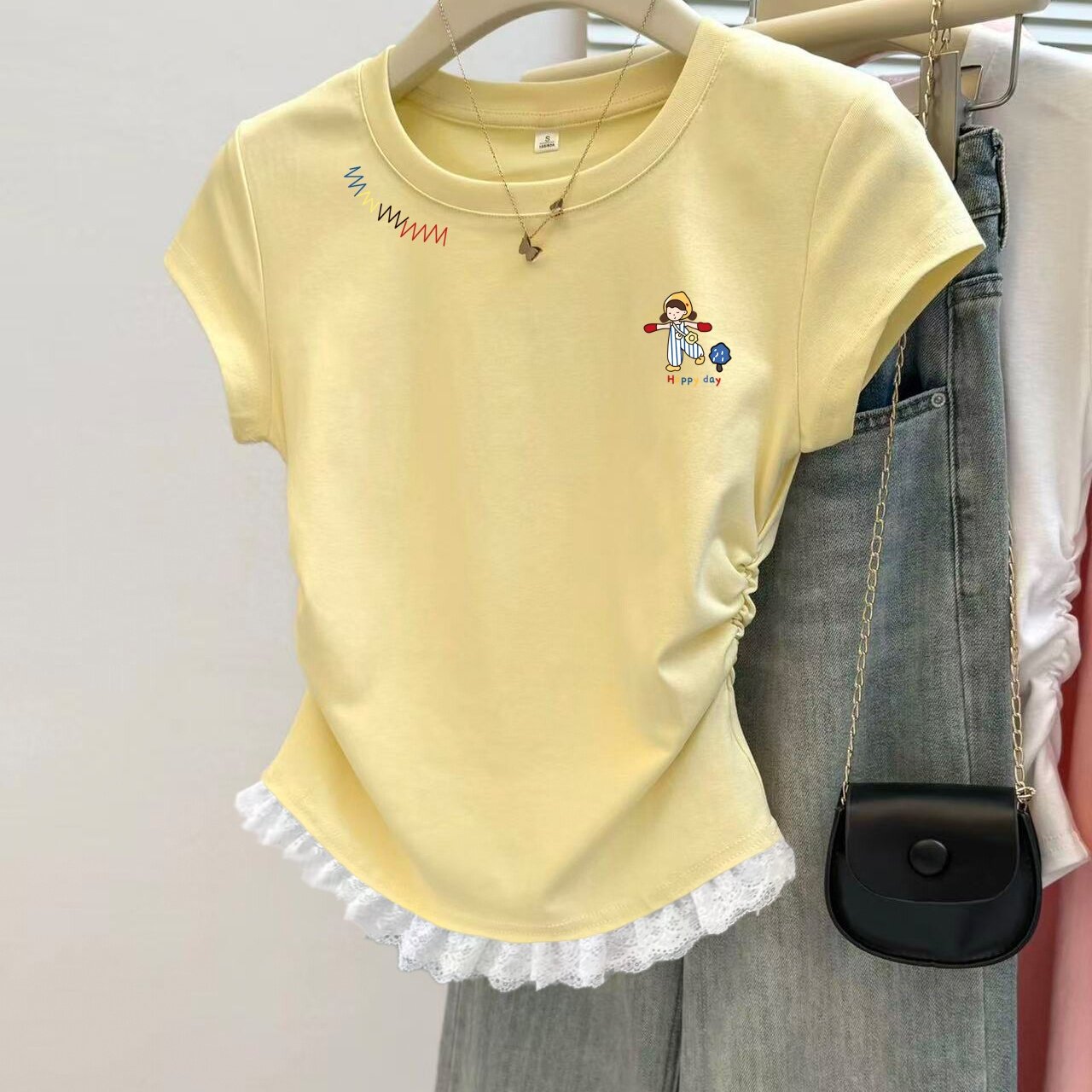 奶黄色卡通印花设计感短袖T恤女修身收腰蕾丝拼接小个子夏季上衣