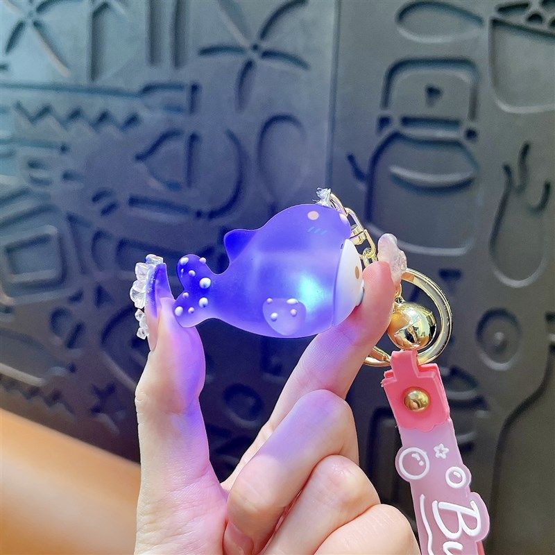 创意带灯海豚钥匙扣情侣可爱发光鲸鱼挂饰包包配饰汽车钥匙链礼品