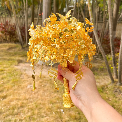 新中式金色花朵金属手捧花新娘秀禾服配饰古风婚庆花艺