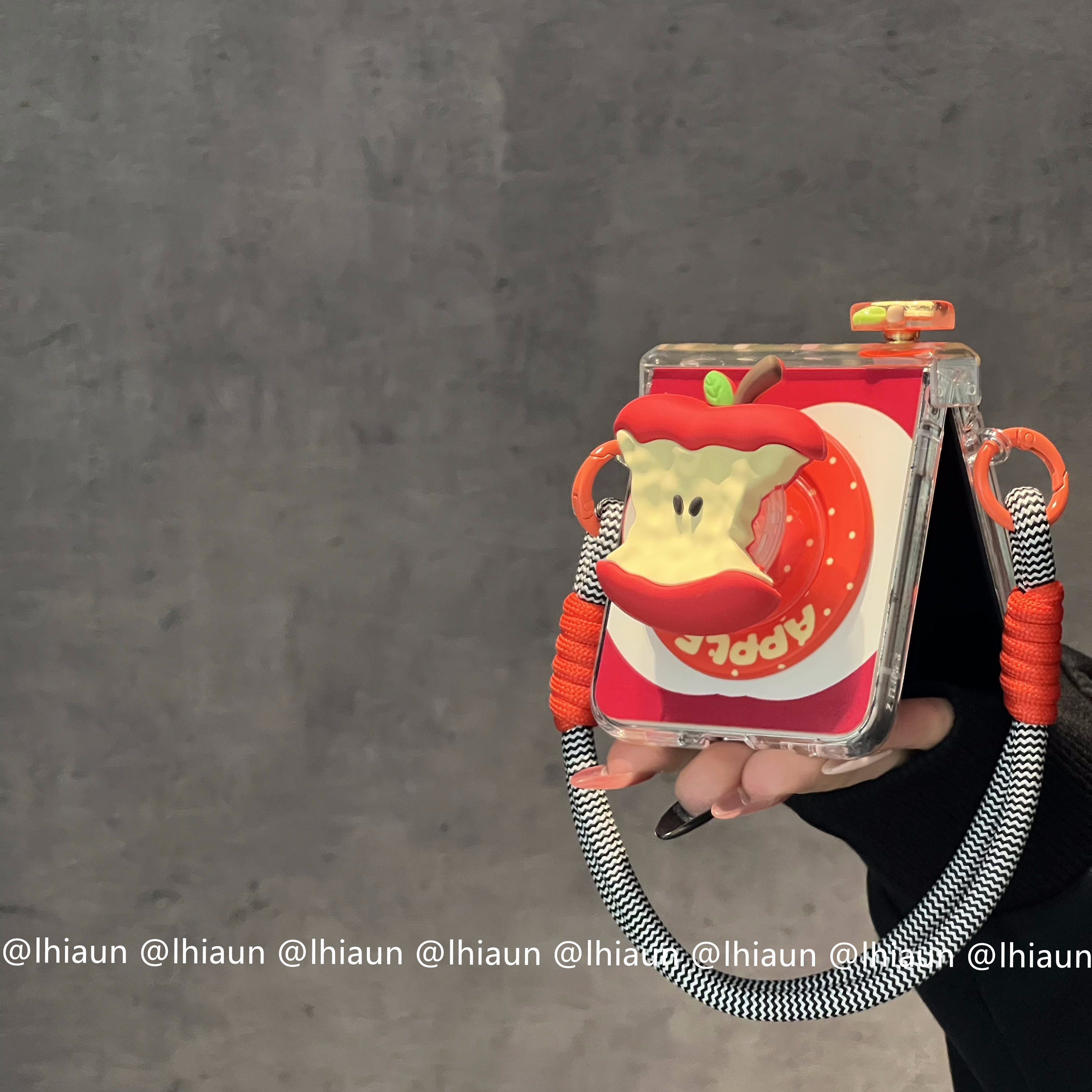 秋冬新磁吸苹果护轴折叠屏手机壳