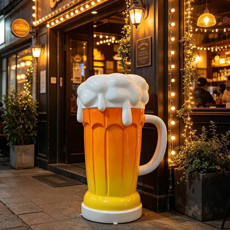 巨型日咖夜酒雕塑酒吧门头啤酒杯装饰仿真发光摆件酒馆打卡摆件