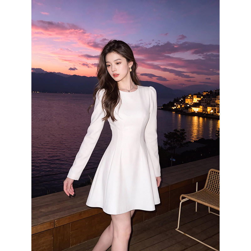 白色长袖连衣裙子女早春秋高级感小个子礼服裙收腰显瘦小白裙短裙