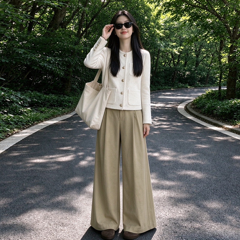 白色小香风羽绒外套女秋冬2026新款套装小个子高级感羊毛短款上衣