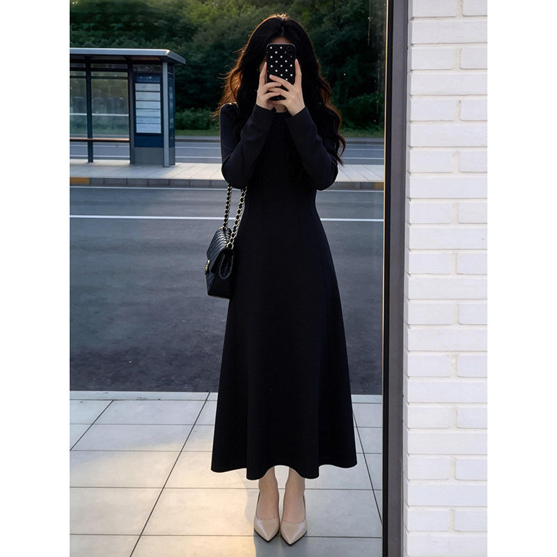 黑色长袖连衣裙子女早春秋法式气质高级感赫本风礼服收腰显瘦长裙