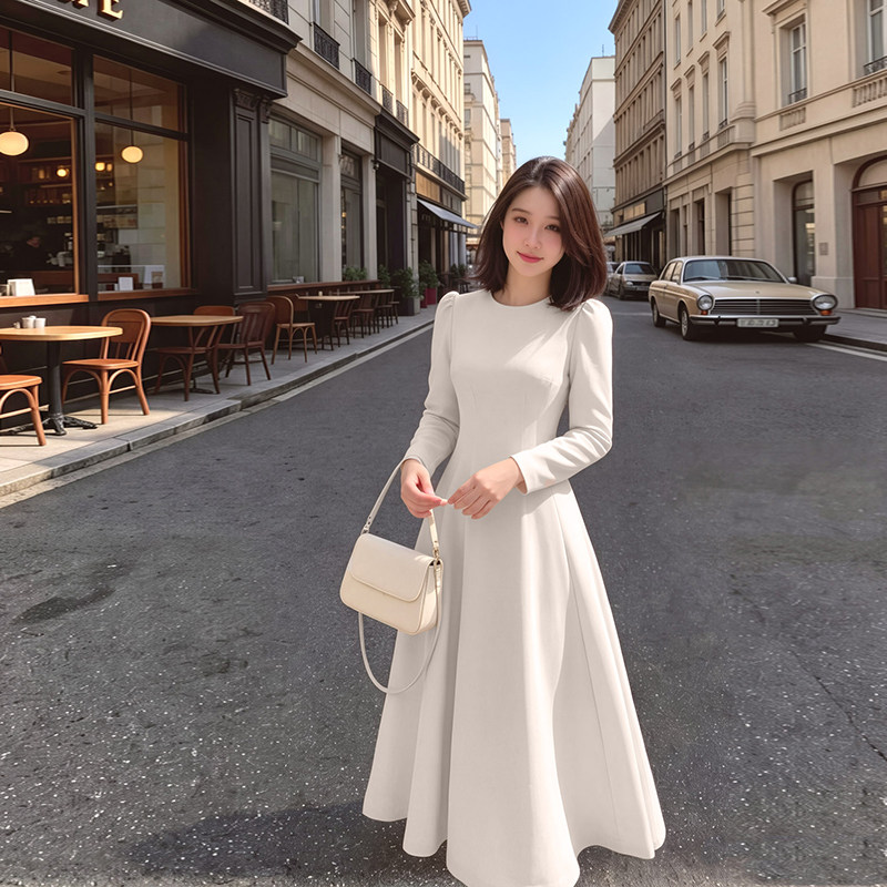 白色长袖连衣裙子女2026新款早春秋法式高级感收腰显瘦礼服裙长裙