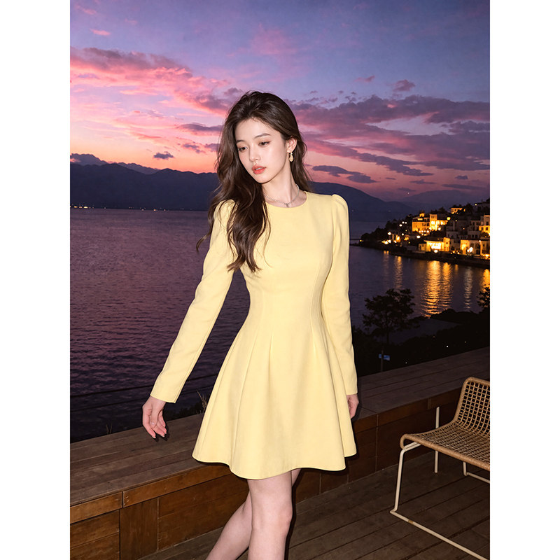 黄色长袖连衣裙子女早春秋法式气质礼服高级感小个子收腰显瘦短裙