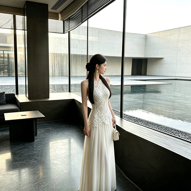 白色无袖连衣裙子女夏季2026新款法式气质高级感收腰显瘦礼服长裙