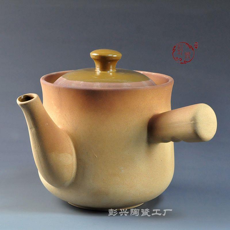 传统老式砂锅熬药煎熬中