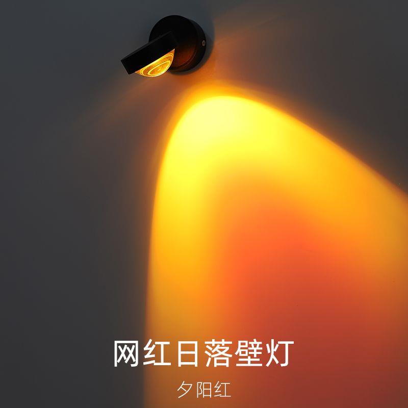 日落壁灯沙发电视背景墙